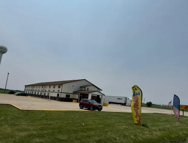 Super 8 by Wyndham Mendota I-39 hotel detail image 4