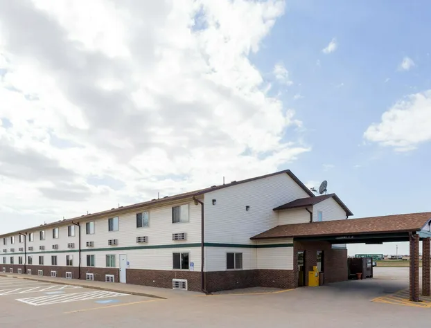 Super 8 by Wyndham Mendota I-39 hotel detail image 2