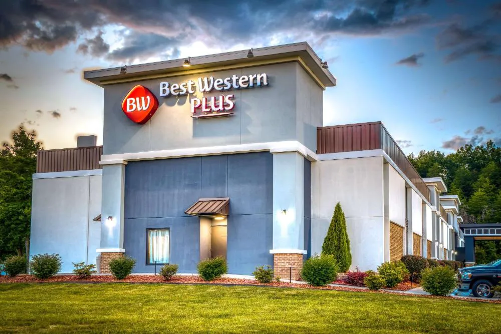Best Western Plus Yadkin Valley Inn & Suites hotel hero
