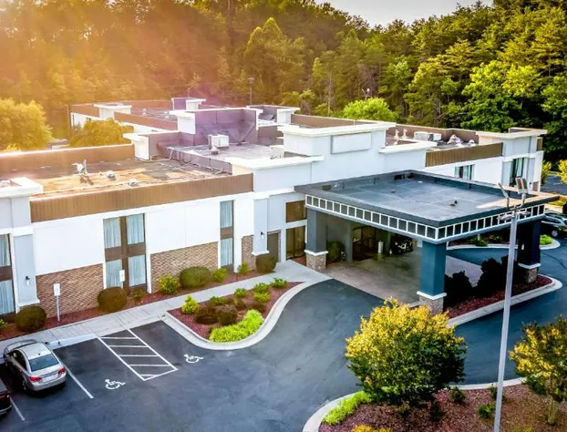 Best Western Plus Yadkin Valley Inn & Suites hotel detail image 3