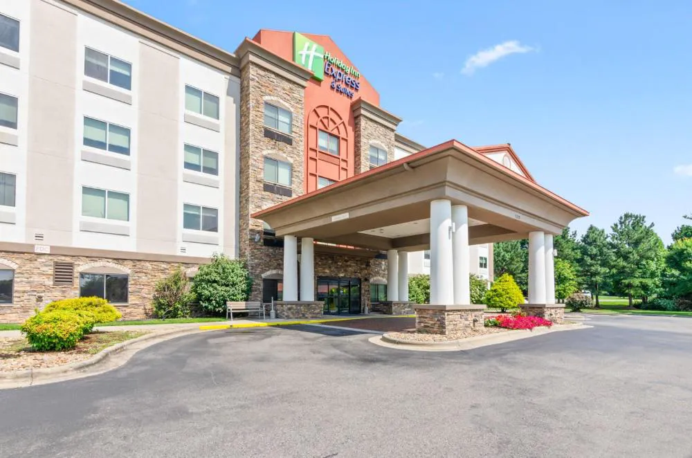 Holiday Inn Express Hotel & Suites Mount Airy by IHG hotel hero