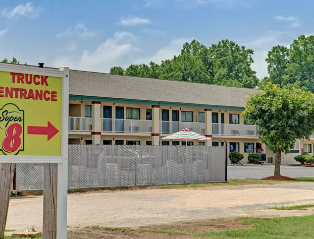 Super 8 by Wyndham Shelby hotel detail image 1