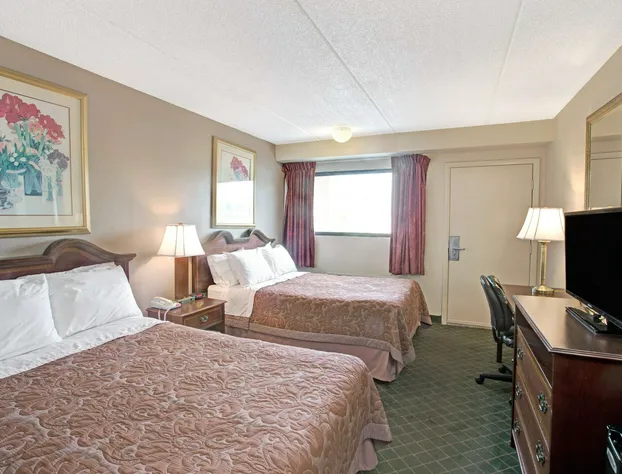 Super 8 by Wyndham Shelby hotel detail image 4