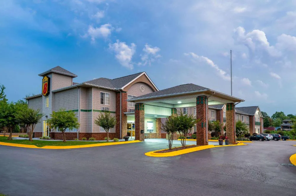 Super 8 by Wyndham Salisbury hotel hero