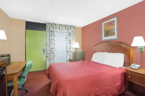 Super 8 by Wyndham Marion NC hotel detail image 3