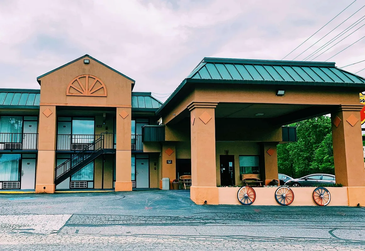 Super 8 by Wyndham Marion NC hotel hero