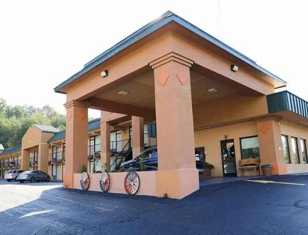 Super 8 by Wyndham Marion NC hotel detail image 1