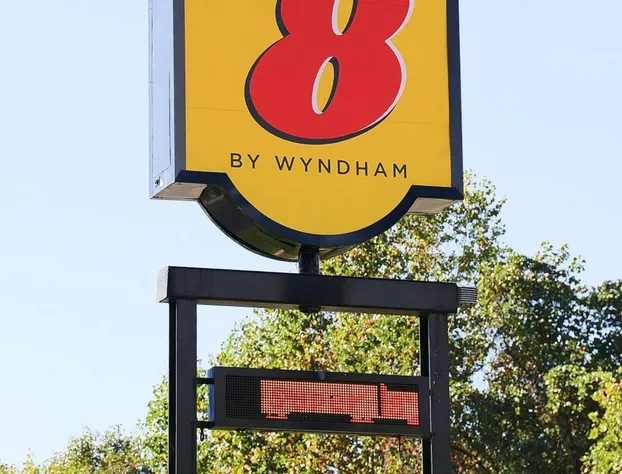 Super 8 by Wyndham Marion NC hotel detail image 3