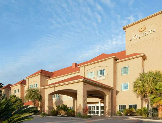La Quinta Inn & Suites by Wyndham Hinesville - Fort Stewart hotel detail image 1