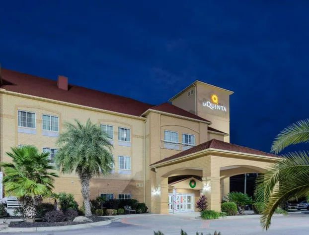 La Quinta Inn & Suites by Wyndham Hinesville - Fort Stewart hotel detail image 3