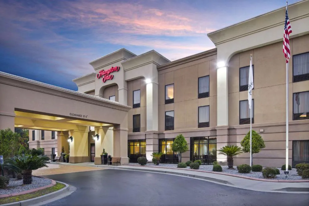 Hampton Inn Hinesville hotel hero