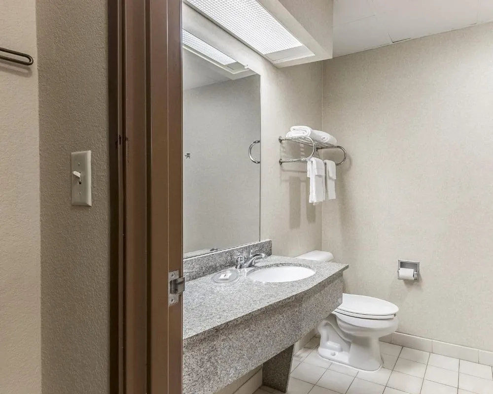 Red Roof Inn & Suites Hinesville - Fort Stewart hotel hero