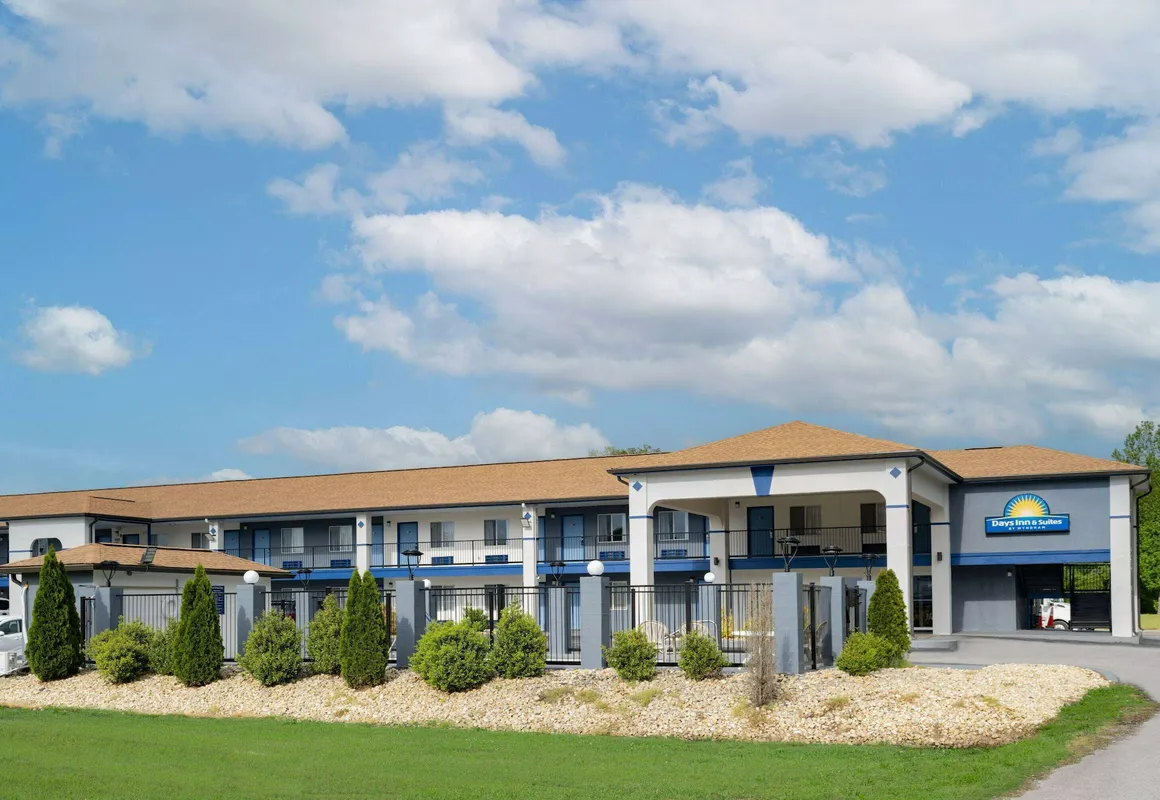 Days Inn by Wyndham Hamilton hotel hero