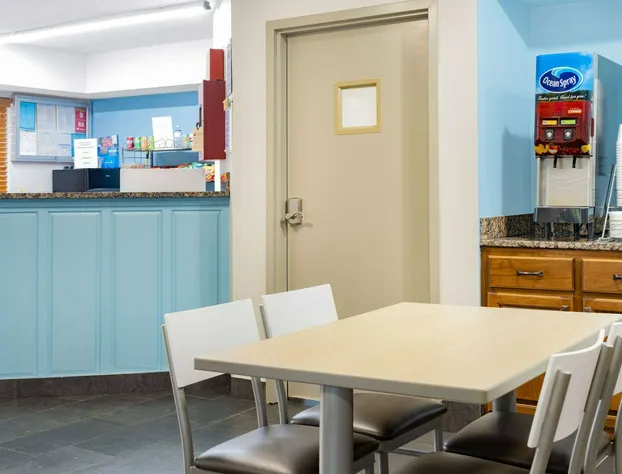 Days Inn by Wyndham Hamilton hotel detail image 3