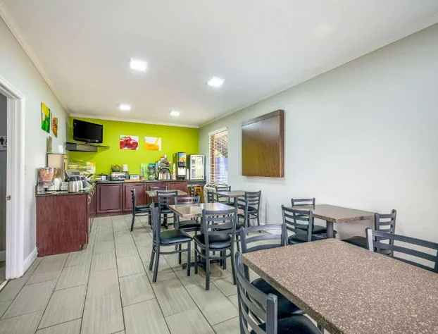 Quality Inn Cullman I-65 Exit 310 hotel detail image 2