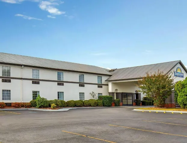 Days Inn by Wyndham Lincoln hotel detail image 1