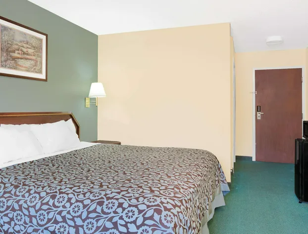 Days Inn by Wyndham Lincoln hotel detail image 1