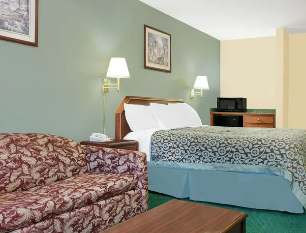 Days Inn by Wyndham Lincoln hotel detail image 2