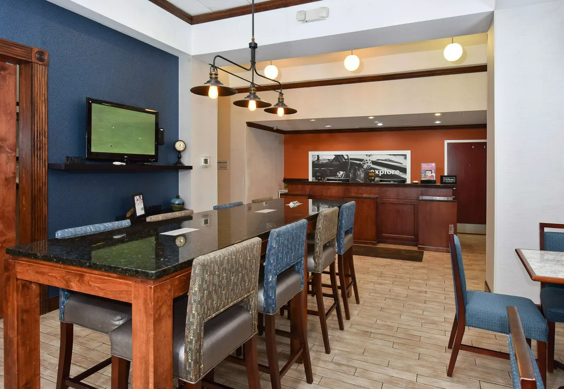 Hampton Inn Alexander City hotel hero