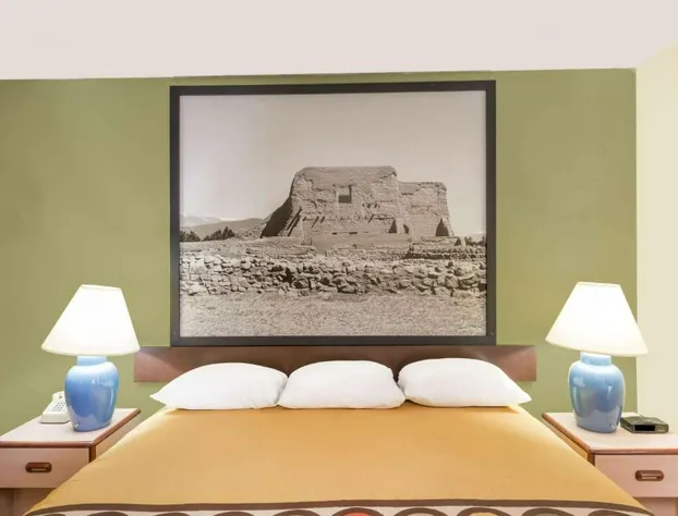 Super 8 by Wyndham Socorro hotel detail image 3