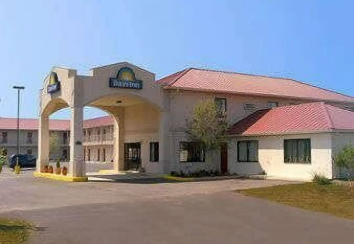 Days Inn by Wyndham Centre hotel hero