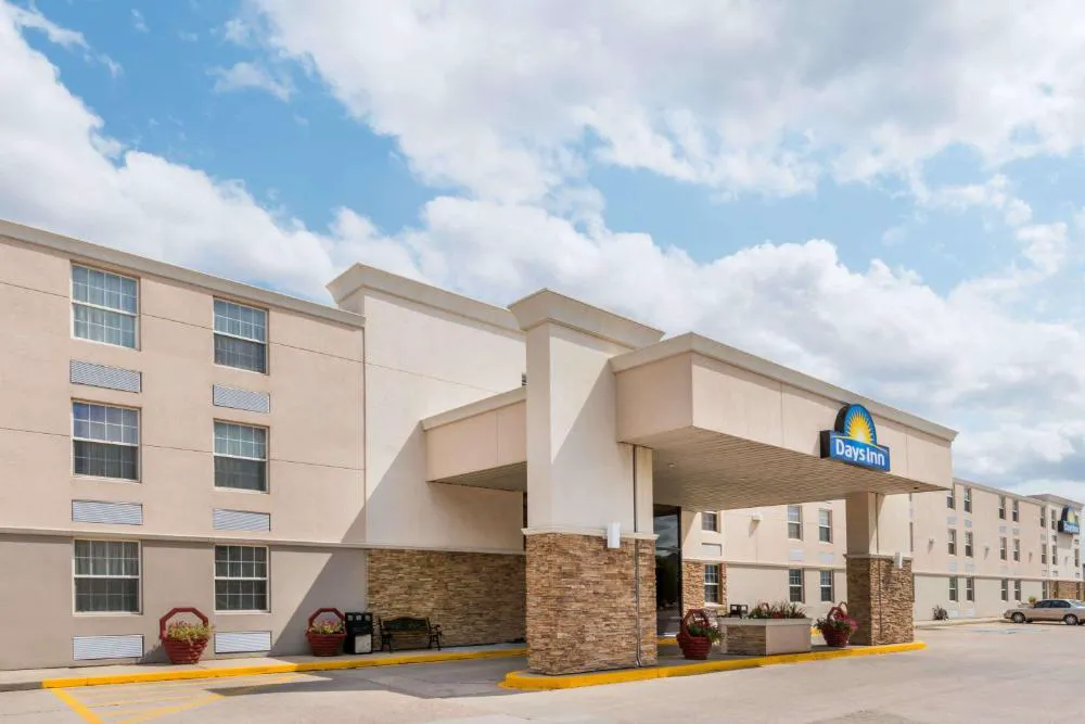 Days Inn by Wyndham Gillette hotel hero