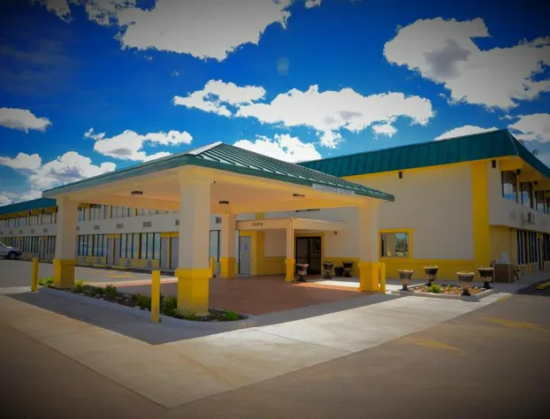 Howard Johnson by Wyndham Gillette hotel detail image 3