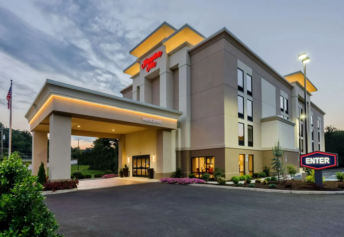 Hampton Inn Covington hotel hero