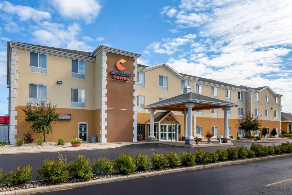 Comfort Suites Escanaba West hotel hero