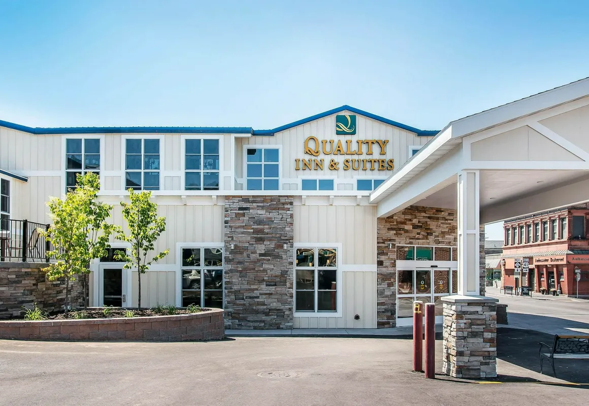 Quality Inn & Suites Houghton Downtown hotel hero