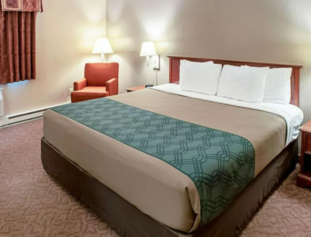 Econo Lodge Menomonie On The Bay hotel detail image 4
