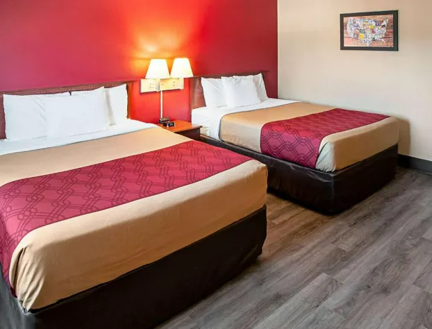 Econo Lodge on the Bay hotel detail image 2