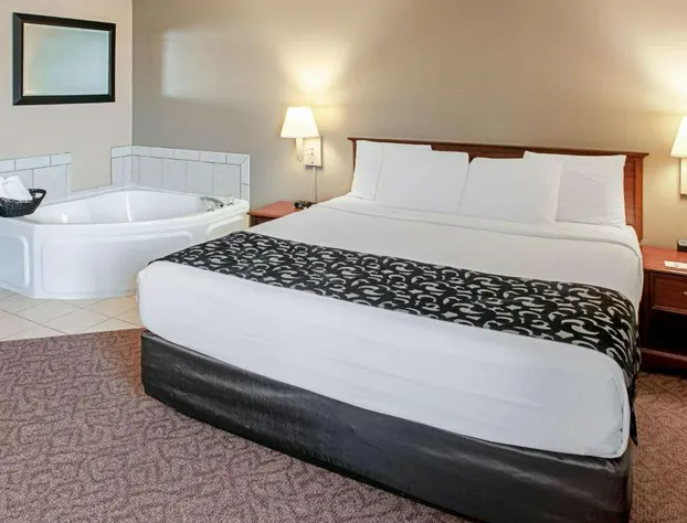 Econo Lodge on the Bay hotel detail image 4