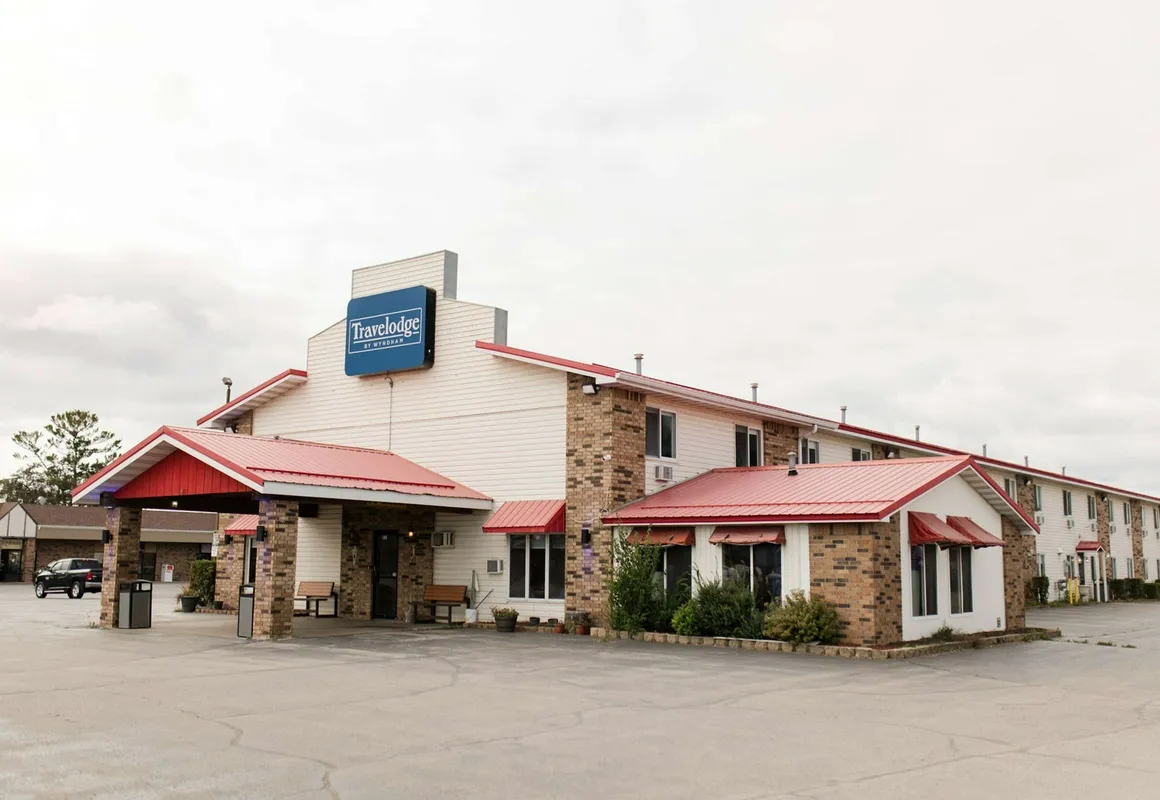 Travelodge by Wyndham Escanaba hotel hero