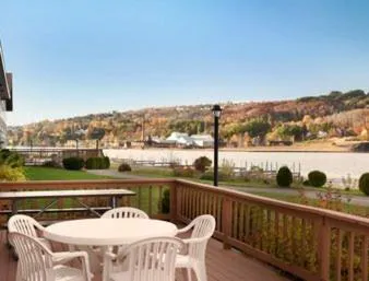 Super 8 by Wyndham Houghton hotel detail image 2