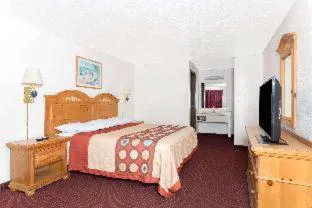 Super 8 by Wyndham Evanston hotel detail image 3