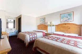 Super 8 by Wyndham Evanston hotel detail image 4