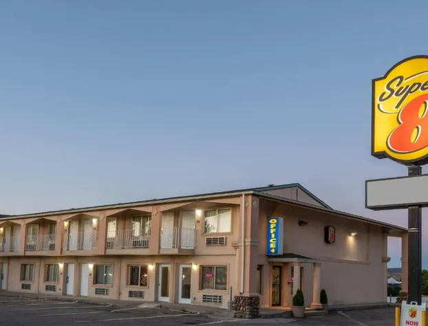 Super 8 by Wyndham Evanston hotel detail image 1