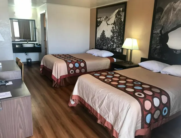 Super 8 by Wyndham Evanston hotel detail image 2