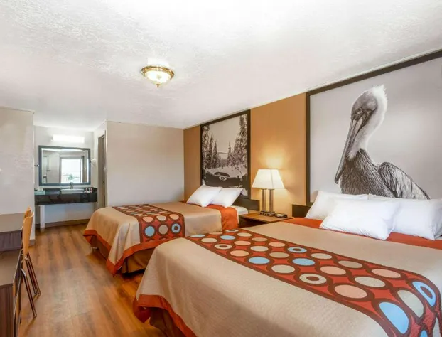 Super 8 by Wyndham Evanston hotel detail image 3