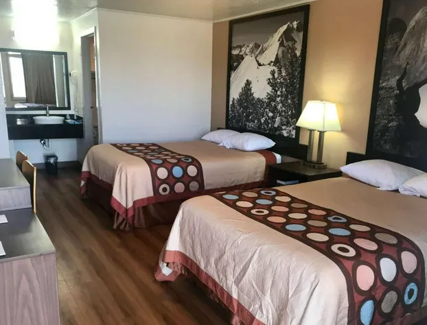 Super 8 by Wyndham Evanston hotel detail image 4