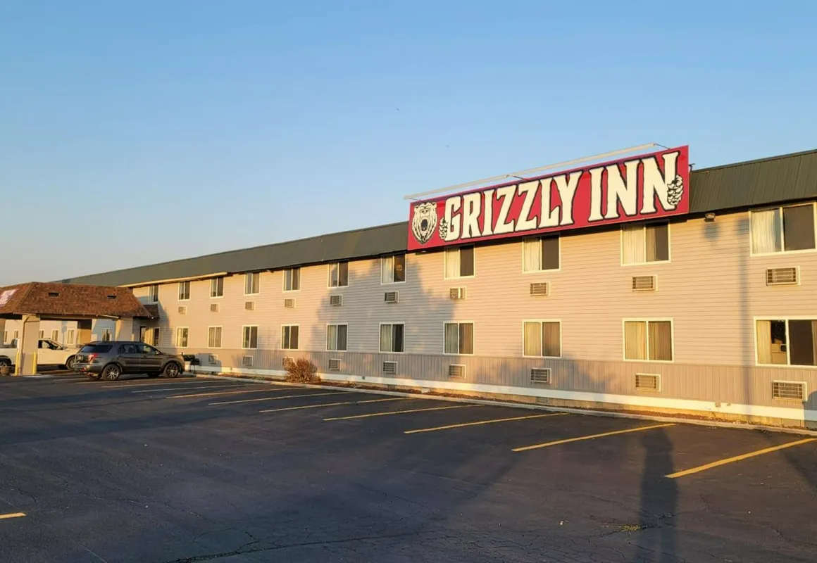 Grizzly Inn hotel hero
