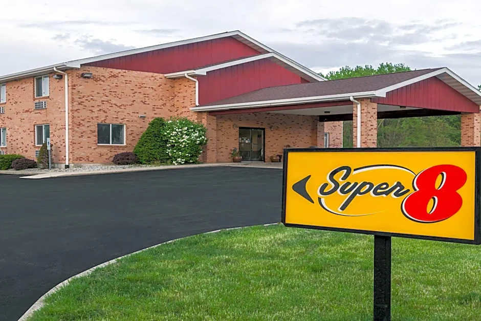 Super 8 by Wyndham Watseka hotel hero