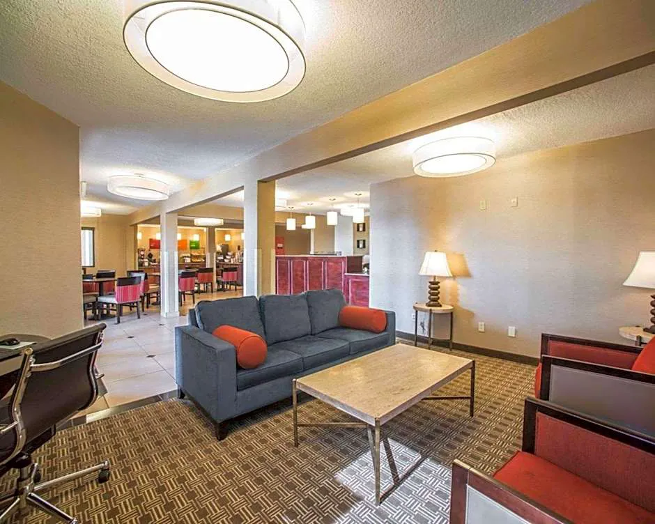 Quality Inn & Suites Boonville - Columbia hotel hero