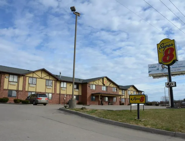 Super 8 by Wyndham Warrenton hotel detail image 1