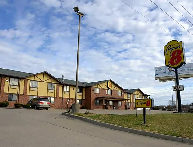 Super 8 by Wyndham Warrenton hotel detail image 1