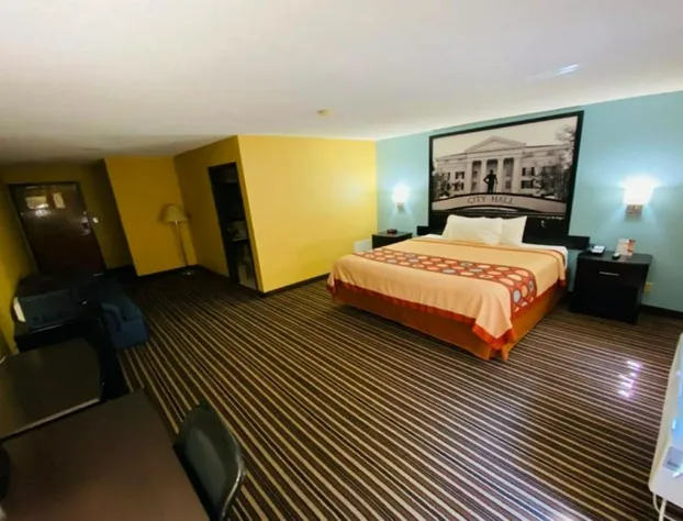 Super 8 by Wyndham Warrenton hotel detail image 2