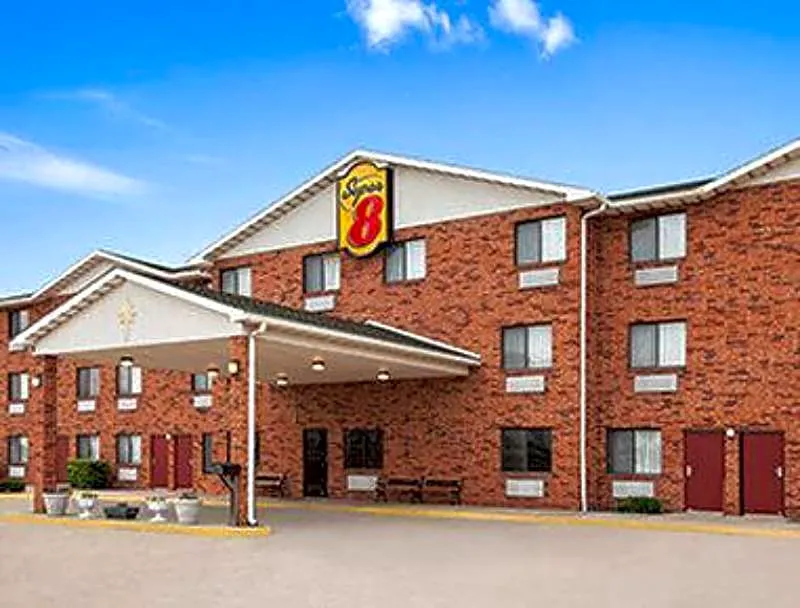 Super 8 by Wyndham Bowling Green hotel hero