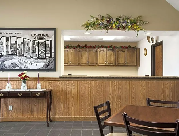 Super 8 by Wyndham Bowling Green hotel detail image 2