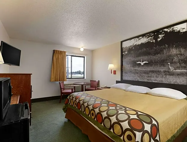 Super 8 by Wyndham Bowling Green hotel detail image 4